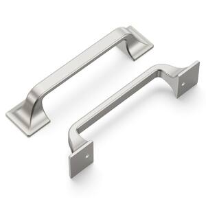 3 3/4 in.: Center to Center Measurement (in.) in Drawer Pulls