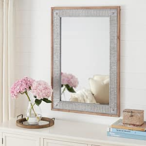 Mirror Height: Medium (20-40 in.)