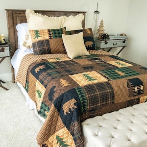 Donna Sharp Your Lifestyle Brown Bear Cabin Collection Graphic 140-Thread Count Microfiber Quilt