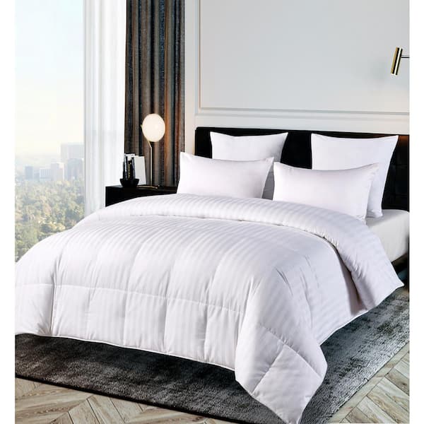 500 Thread Count White Damask Down Alternative Comforter