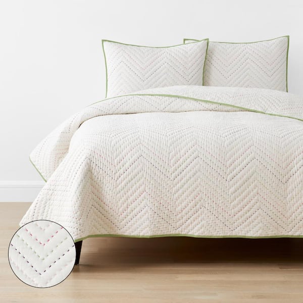 Company Kids Cheerful Chevron Quilt