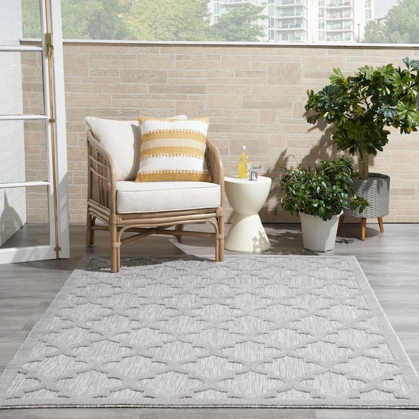 Easy Care Silver Grey 5 ft. x 7 ft. Geometric Contemporary Indoor Outdoor Area Rug