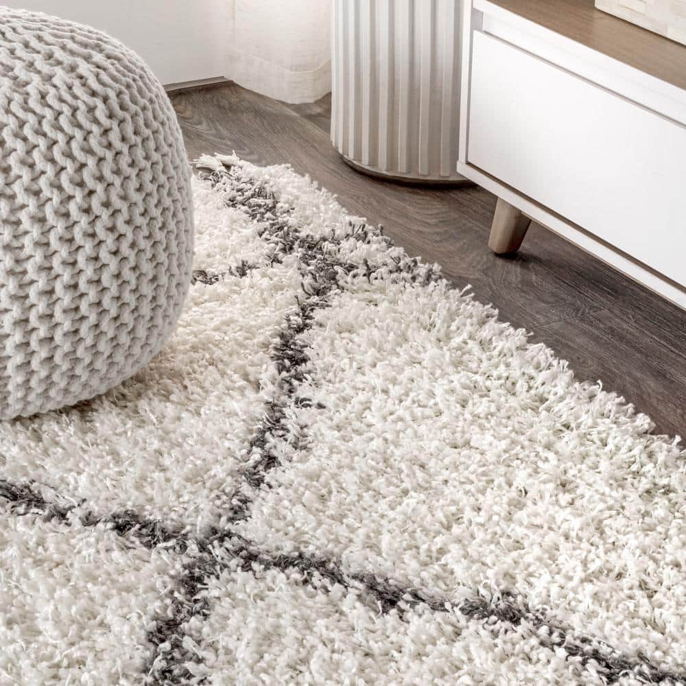 8' x 10' Grey and Ivory Trellis Shag Rug