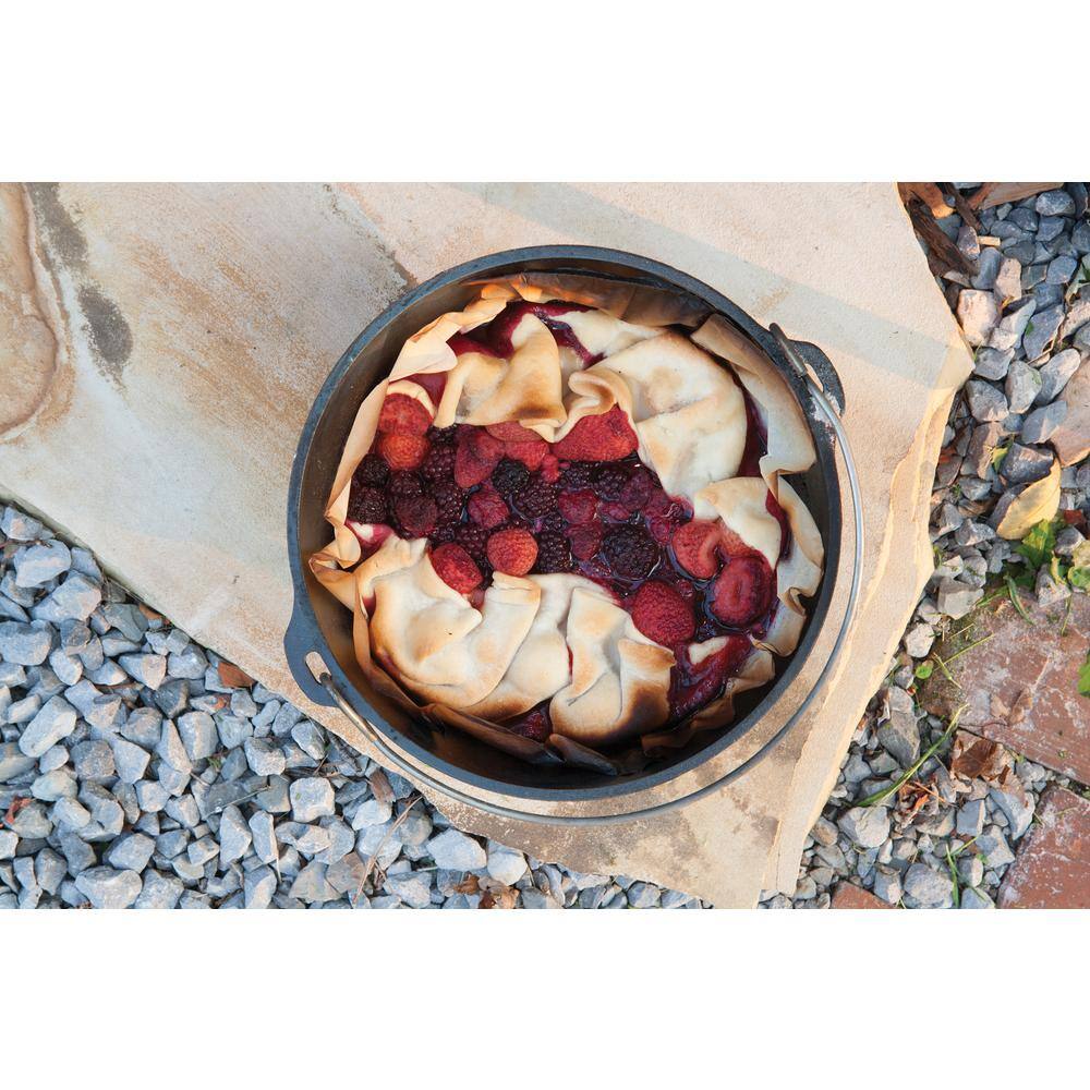 Black Cast Iron 8-Quart Camp Dutch Oven with Bail Handle