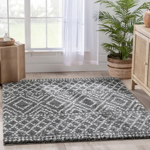 Celeste Evora Moroccan Diamond Pattern Shag Grey 7 ft. 10 in. x 9 ft. 10 in. Area Rug
