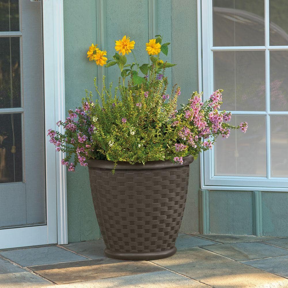Sonora 18" Brown Resin Wicker Indoor/Outdoor Planter