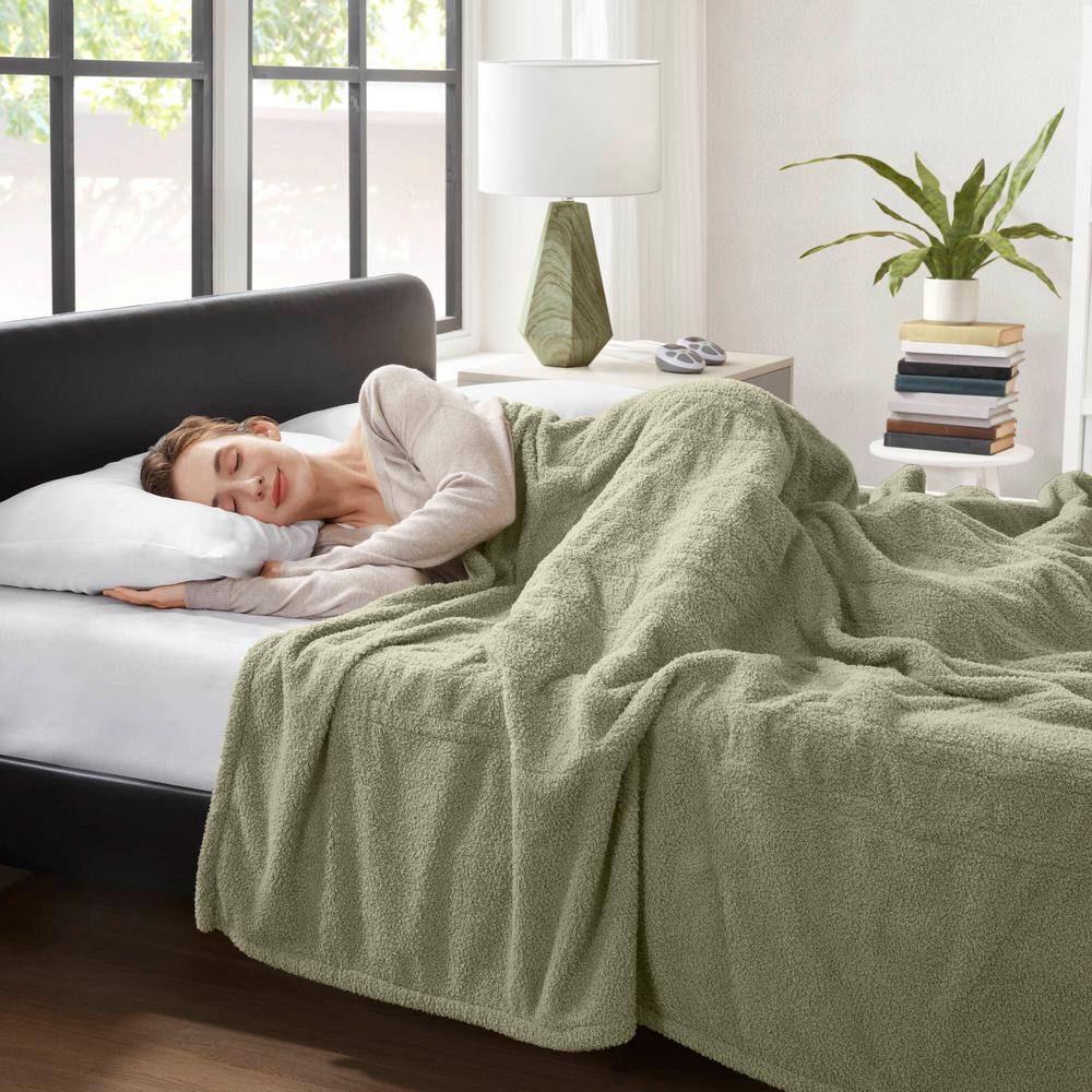 Queen Sage Fleece Faux Fur Heated Blanket