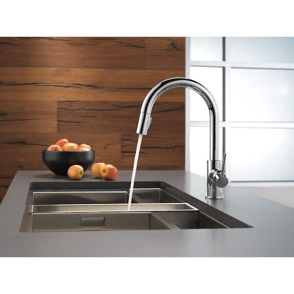 Delta Trinsic 15.69 in. H Pull Down Sprayer Kitchen Faucet with