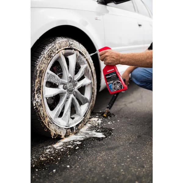 MOTHERS 24 oz. Ultimate Hybrid Ceramic Detailer Spray + 24 oz. Foaming  Wheel and Tire Cleaner Spray Car Cleaning Kit 400003 - The Home Depot