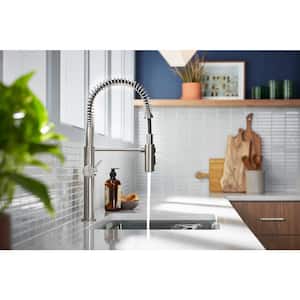 Crue Semi-Professional Single-Handle Pull-Down Sprayer Kitchen Faucet in Vibrant Stainless