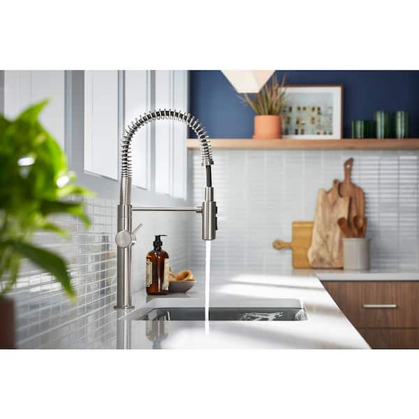 Crue Semi-Professional Single-Handle Pull-Down Sprayer Kitchen Faucet in Vibrant Stainless