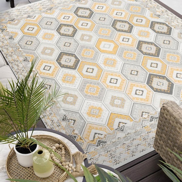 Flora Cream 8 ft. x 10 ft. Geometric Indoor/Outdoor Area Rug