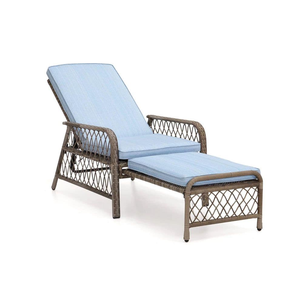 23.5 in. Outdoor Lounge Chair With Cushion Can Retractable Foot Stepping St