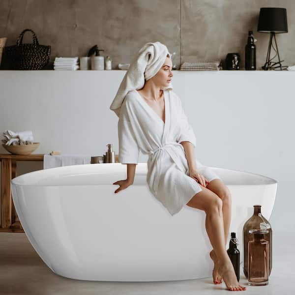 Getpro 67 in. Acrylic Flatbottom Freestanding Soaking Bathtub in White