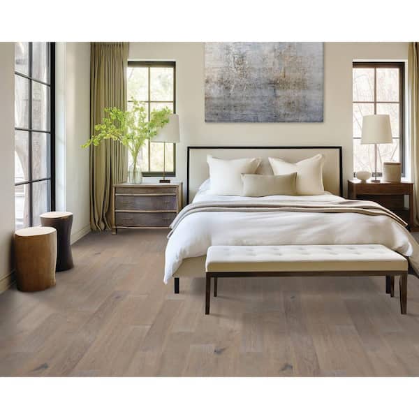 Mohawk Artist Dream Heirloom Hickory 0.5 in. T x 7.5 in. W Hand Scraped Engineered Hardwood Flooring (27.41 sq. ft./case)