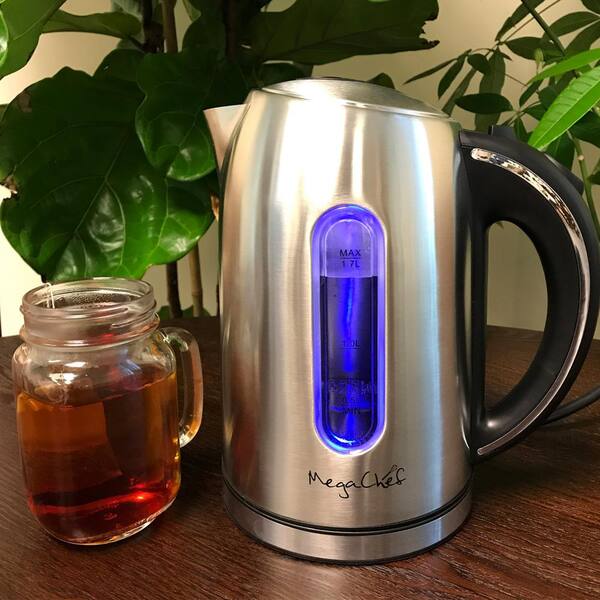 https://images.thdstatic.com/productImages/00e0843c-e901-4e93-a02a-1b3bf05b5c58/svn/stainless-steel-megachef-electric-kettles-98596264m-31_600.jpg