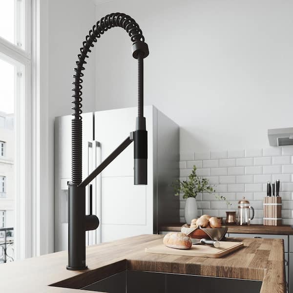 Livingston Single Handle Pull-Down Sprayer Kitchen Faucet in Matte Black