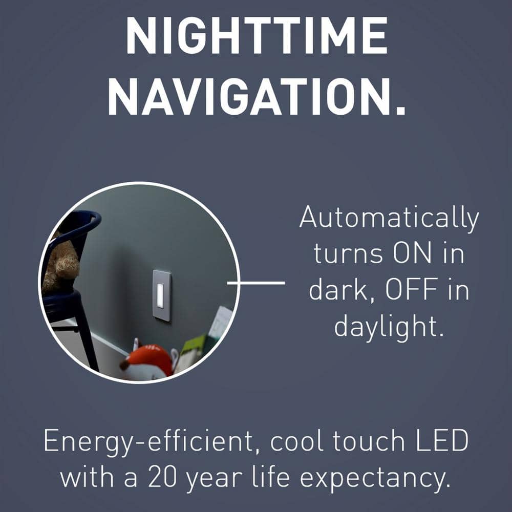 White Thermoplastic LED Night Light Outlet with Polycarbonate Wall Plate