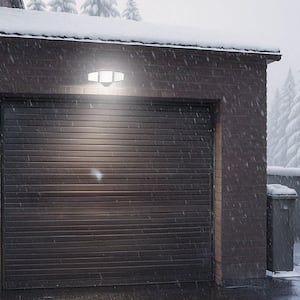 Sylvania 13-Watt 2000 Lumen LED Dusk to Dawn Security Light with