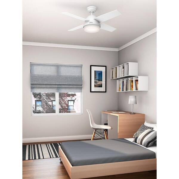 Hunter Fan 44 inch Fresh White Indoor Ceiling Fan with Light and Remote Control