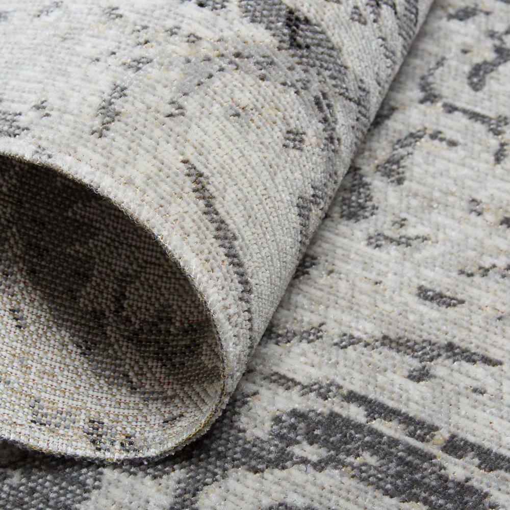 Ivory and Grey Paisley Indoor/Outdoor Area Rug