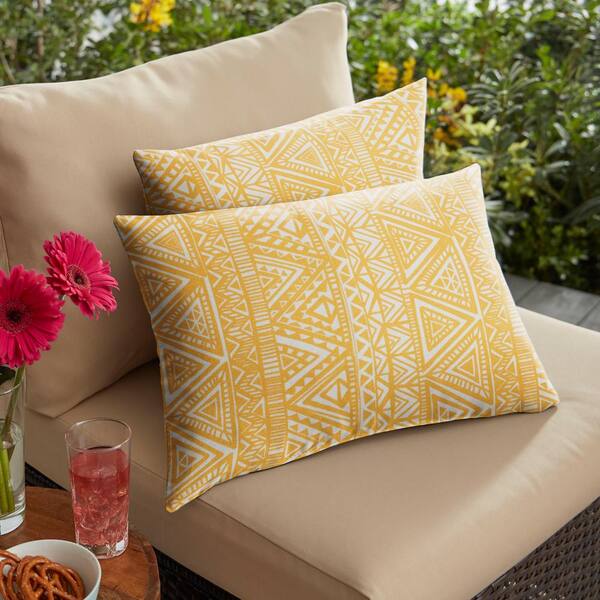 outdoor triangle cushion