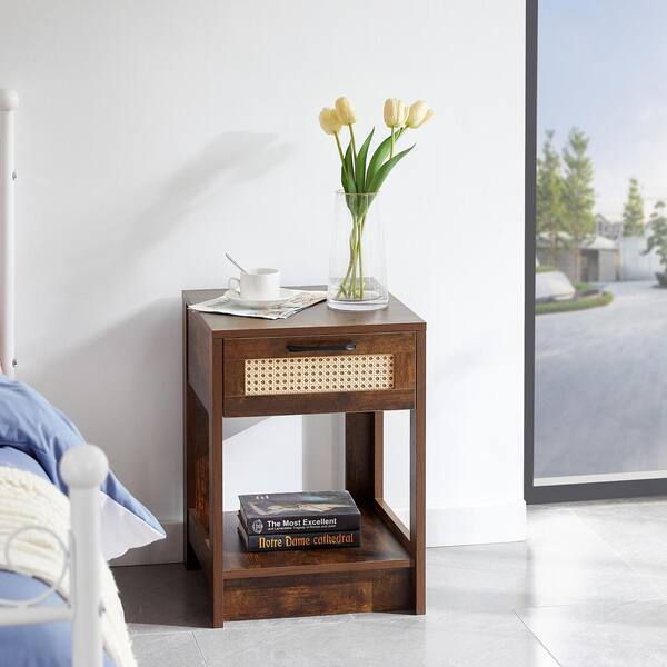 Woodland Shaker Chairside Small End Table with Shelf from