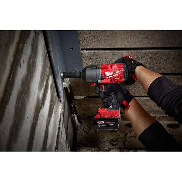 Milwaukee - M18 FUEL ONE-KEY 18V Lithium-Ion Brushless Cordless 3/4 in. Impact Wrench w Friction Ring w/5.0 ah Resistant Battery