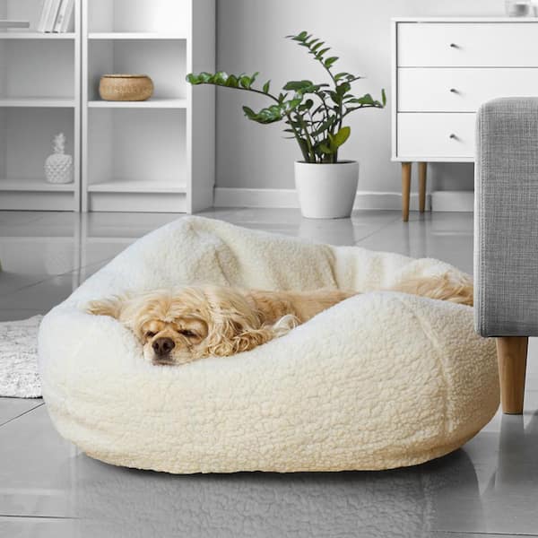 Dog ball outlet bed