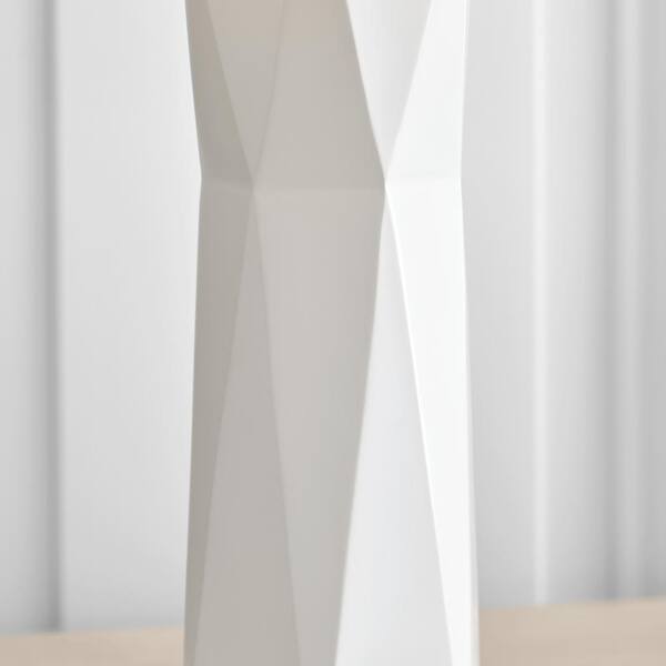 SCOTT LIVING - Fernwood 26 .5 in. Gloss White Medium Table Lamp with White Linen Fabric Shade