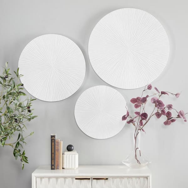 CosmoLiving by Cosmopolitan Wood White Carved Radial Plate Wall Decor (Set of 3)
