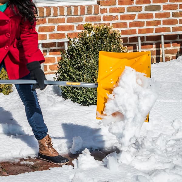 18 in. Ergonomic Mountain Mover Metal Handle Plastic Snow Shovel