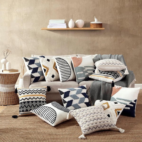 https://images.thdstatic.com/productImages/0205d37a-ad59-49b0-925d-19ad1fdb1c03/svn/brielle-home-throw-pillows-807000281480-1f_600.jpg