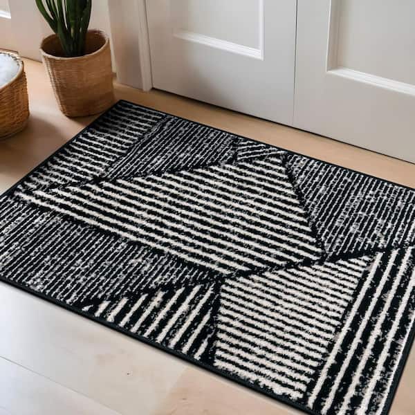 Contemporary Distressed Geometric Area Rug Black 2 ft. 3 in. x 4 ft. Area Rug