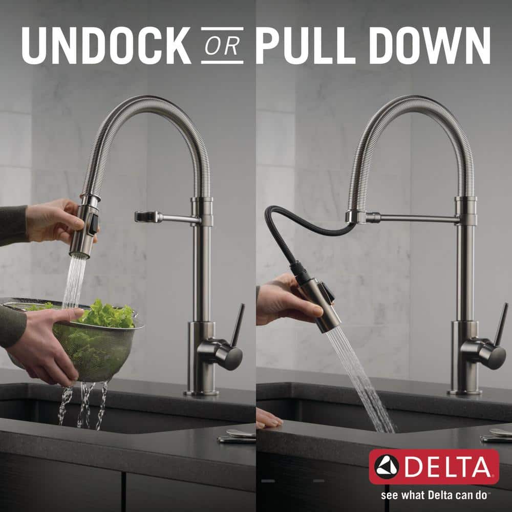 Sleek Chrome Pull-Down Kitchen Faucet with Magnetic Docking