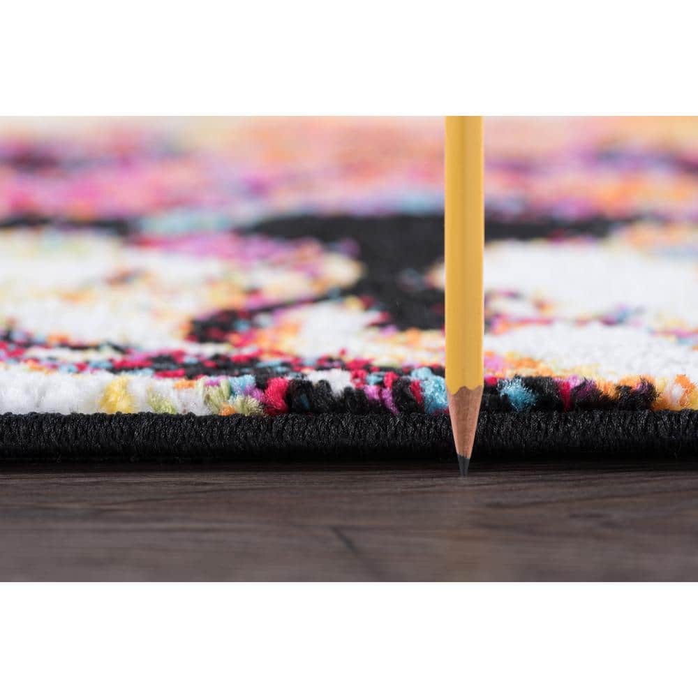 Reversible Abstract Black 5'3" x 7'3" Synthetic Area Rug