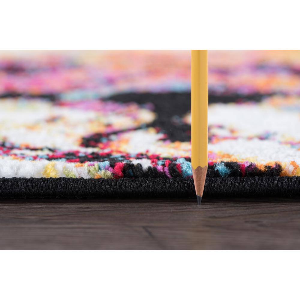 Reversible Abstract Black 5'3" x 7'3" Synthetic Area Rug