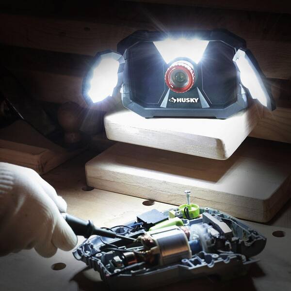 Husky 600 Lumens Dual Power Twist to Focus Rechargeable Headlight