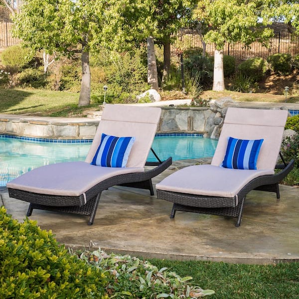 Noble House Salem Gray Faux Rattan Outdoor Patio Chaise Lounges with Beige Cushions (Set of 2)