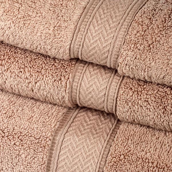 https://images.thdstatic.com/productImages/026854d0-2303-49c2-824d-4d4170363669/svn/beige-bath-towels-96-137562-44_600.jpg