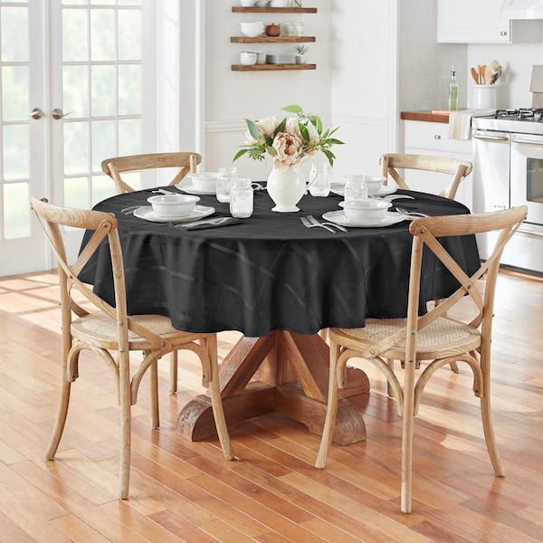 Elrene 60 in. W x 84 in. L OvaL Black Elegance Plaid Damask Fabric Tablecloth