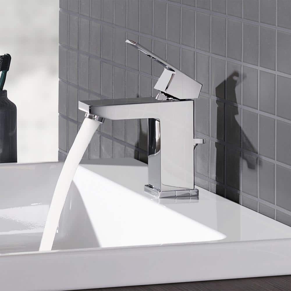 Chrome Brass Single Hole Bathroom Faucet with Drain Assembly