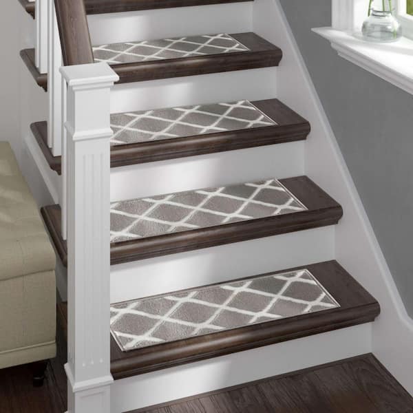 THE SOFIA RUGS Grey/White 9 in. x 28 in. Non-Slip Stair Tread Covers Polypropylene Latex Backing (Set of 15) Willow Stair Rugs