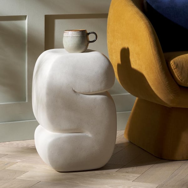 SAFAVIEH Marnie 12.8 in. White Round Concrete End Table