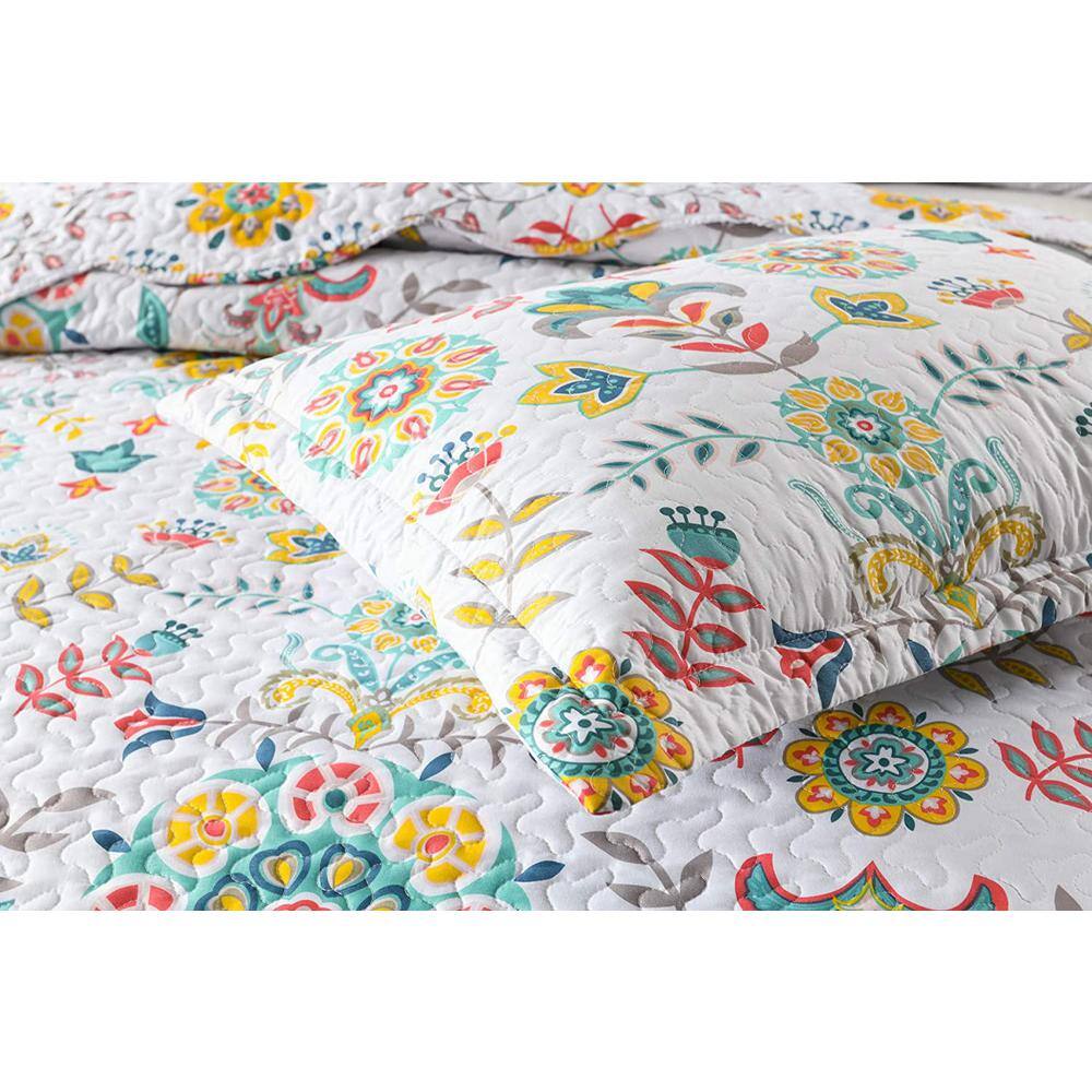 King White Microfiber Bohemian Floral Quilt Set