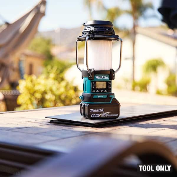 Makita 18V LXT Lithium-Ion Cordless Bluetooth Radio and L. E. D.