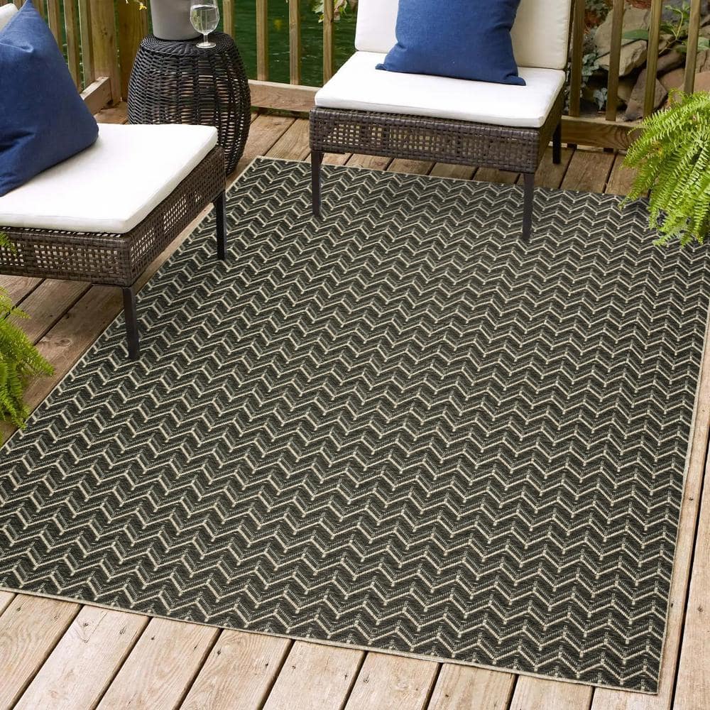 Charcoal Gray Geometric Flat Woven 8' x 10' Area Rug