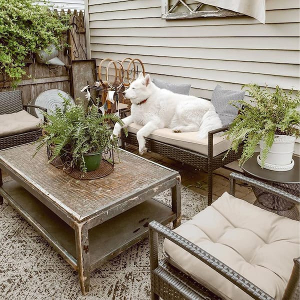 https://images.thdstatic.com/productImages/02f91820-d4f2-4c84-9732-84707af4fe40/svn/classic-accessories-outdoor-bench-cushions-62-015-beige-ec-31_600.jpg