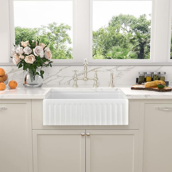 https://images.thdstatic.com/productImages/031e444e-1779-4a69-af65-51ac48151b29/svn/white-proox-farmhouse-kitchen-sinks-prcasrx8280wh-c3_600.jpg