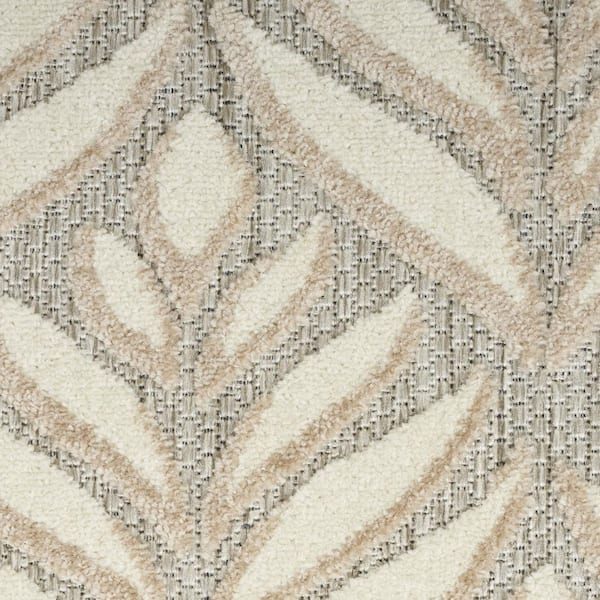 Gray, Ivory 3 ft. x 4 ft. Loomed Floral Polypropylene Rectangle Indoor/Outdoor Area Rug